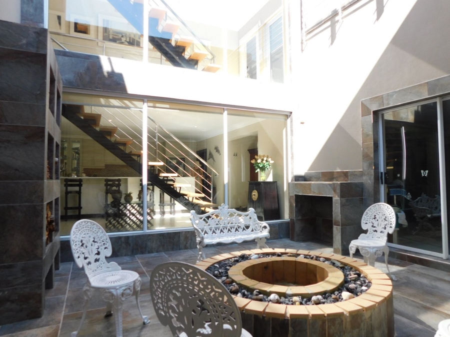 4 Bedroom Property for Sale in Harbour Island Western Cape